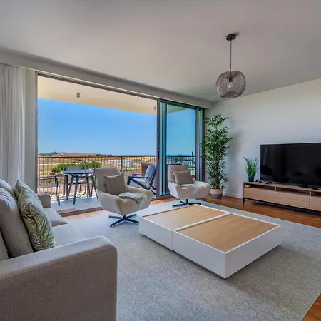 Cond Bayline Lux Beach&spa - Atum - By Bedzy Apartment